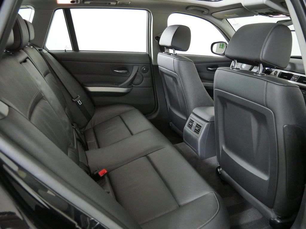 Thumbnail: 2011 BMW 3 Series - 12