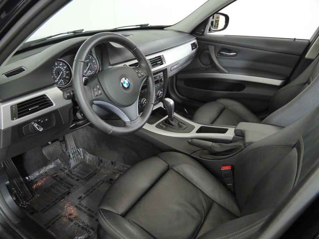 Thumbnail: 2011 BMW 3 Series - 9