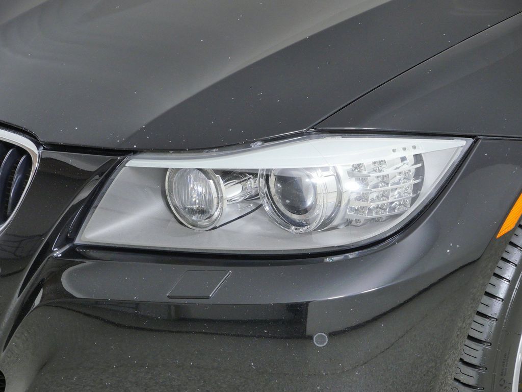 Thumbnail: 2011 BMW 3 Series - 18