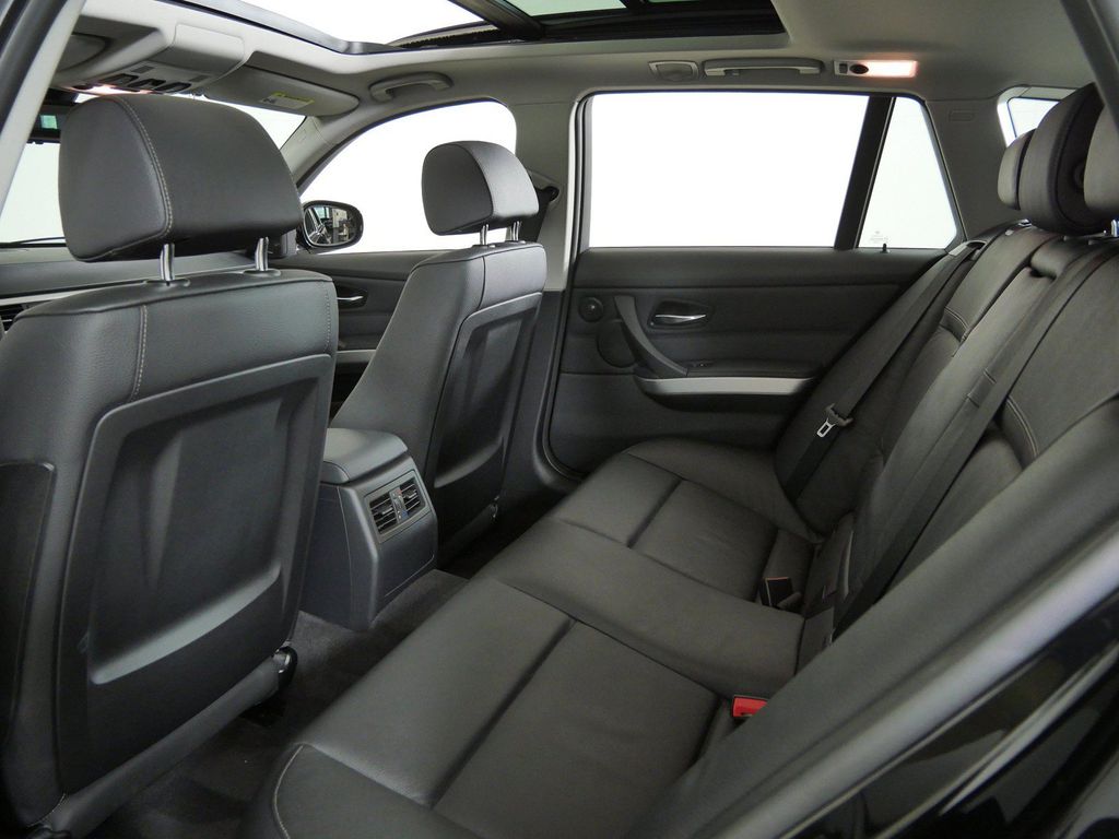 Thumbnail: 2011 BMW 3 Series - 33