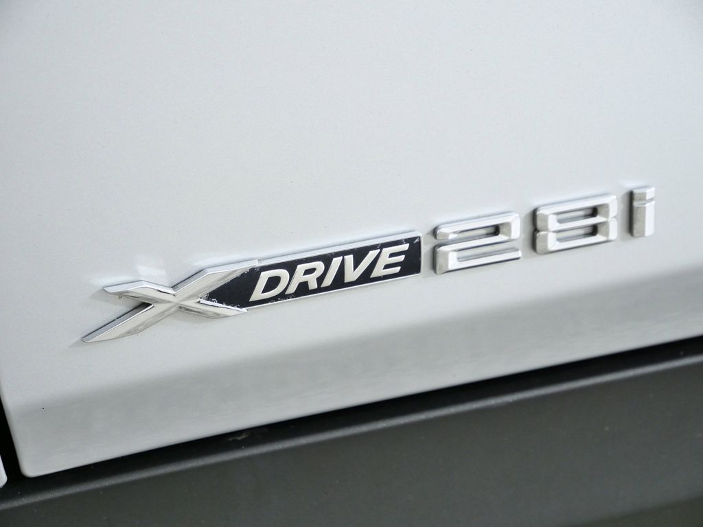 Thumbnail: 2013 BMW X1 - 23