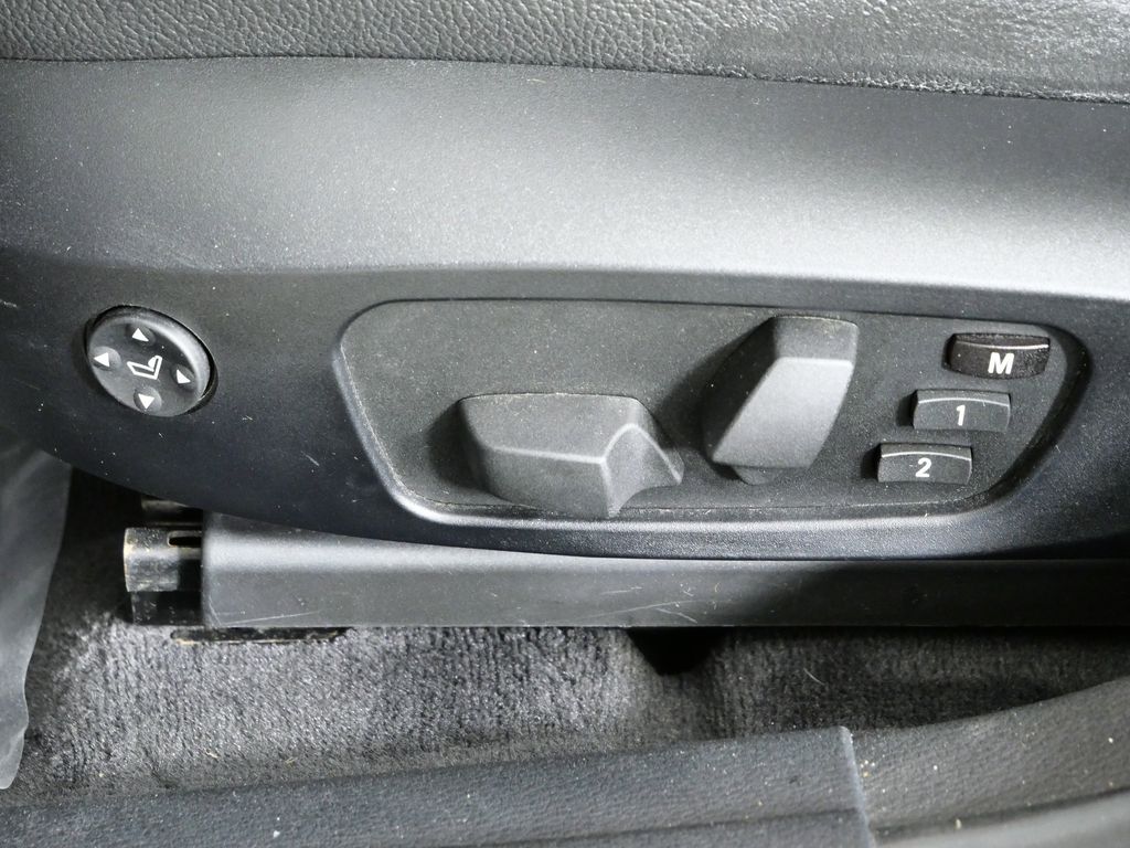 Thumbnail: 2013 BMW X1 - 41