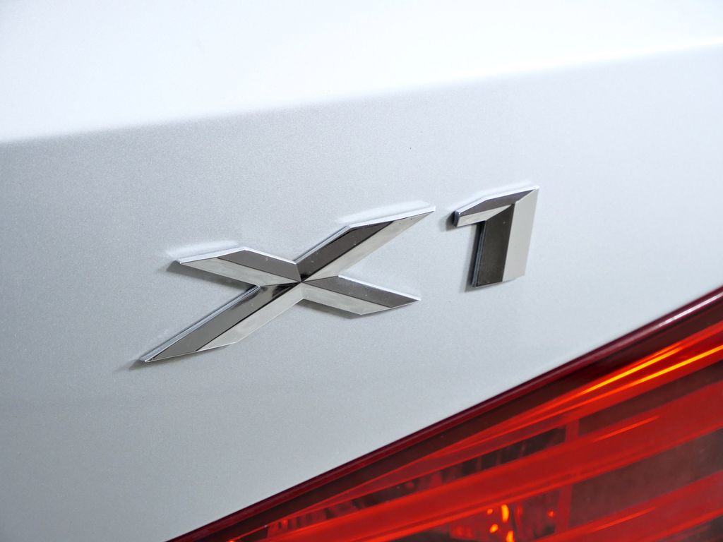 Thumbnail: 2013 BMW X1 - 22