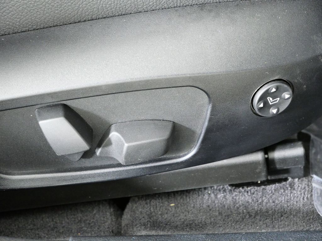 Thumbnail: 2013 BMW X1 - 29