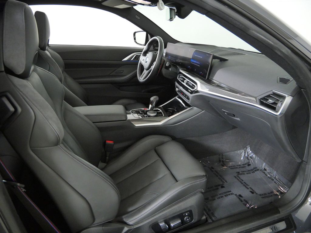 Thumbnail: 2024 BMW M4 - 9