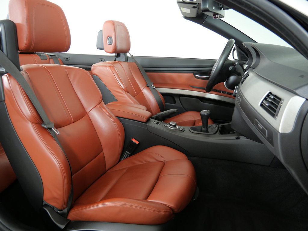 Thumbnail: 2011 BMW M3 - 10