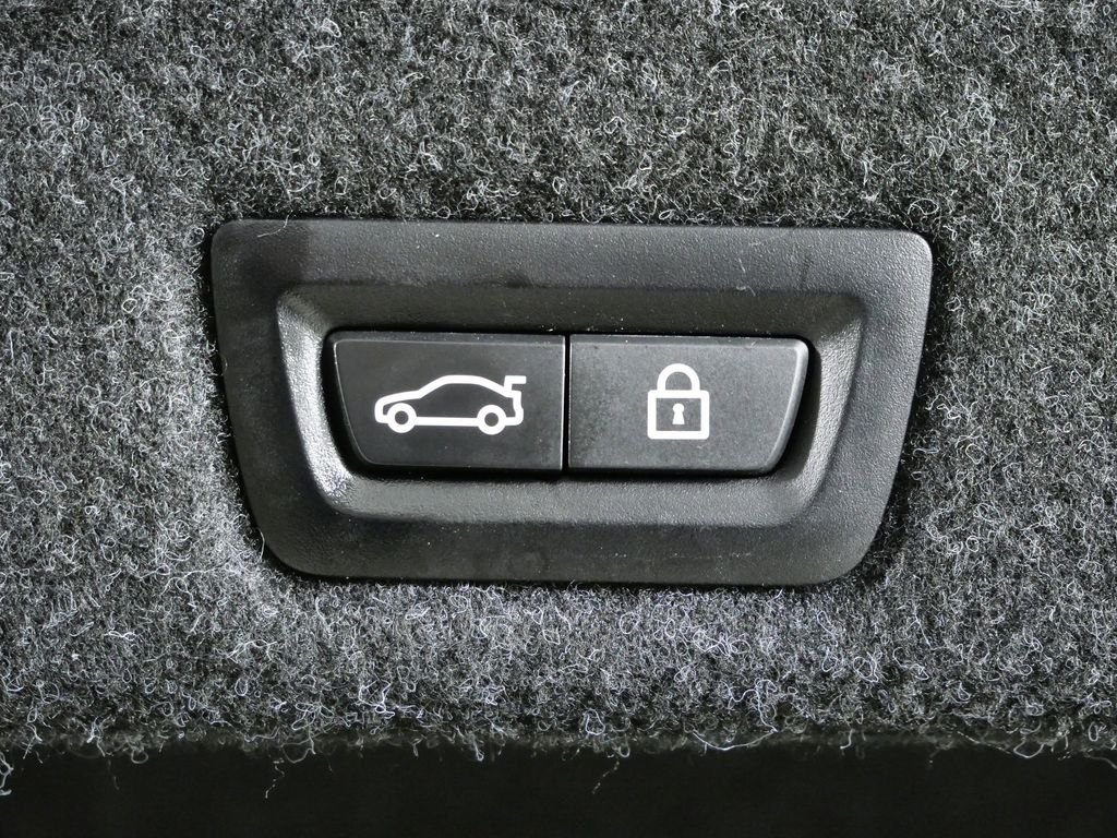 Thumbnail: 2019 BMW M5 - 31