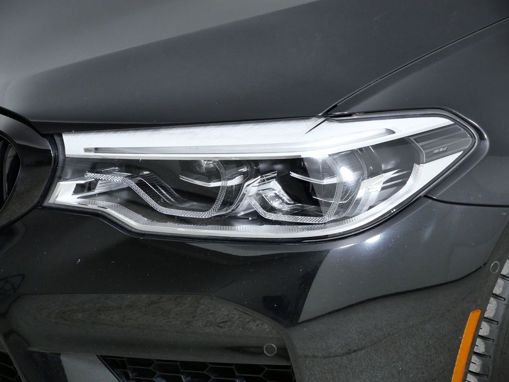 Thumbnail: 2019 BMW M5 - 18