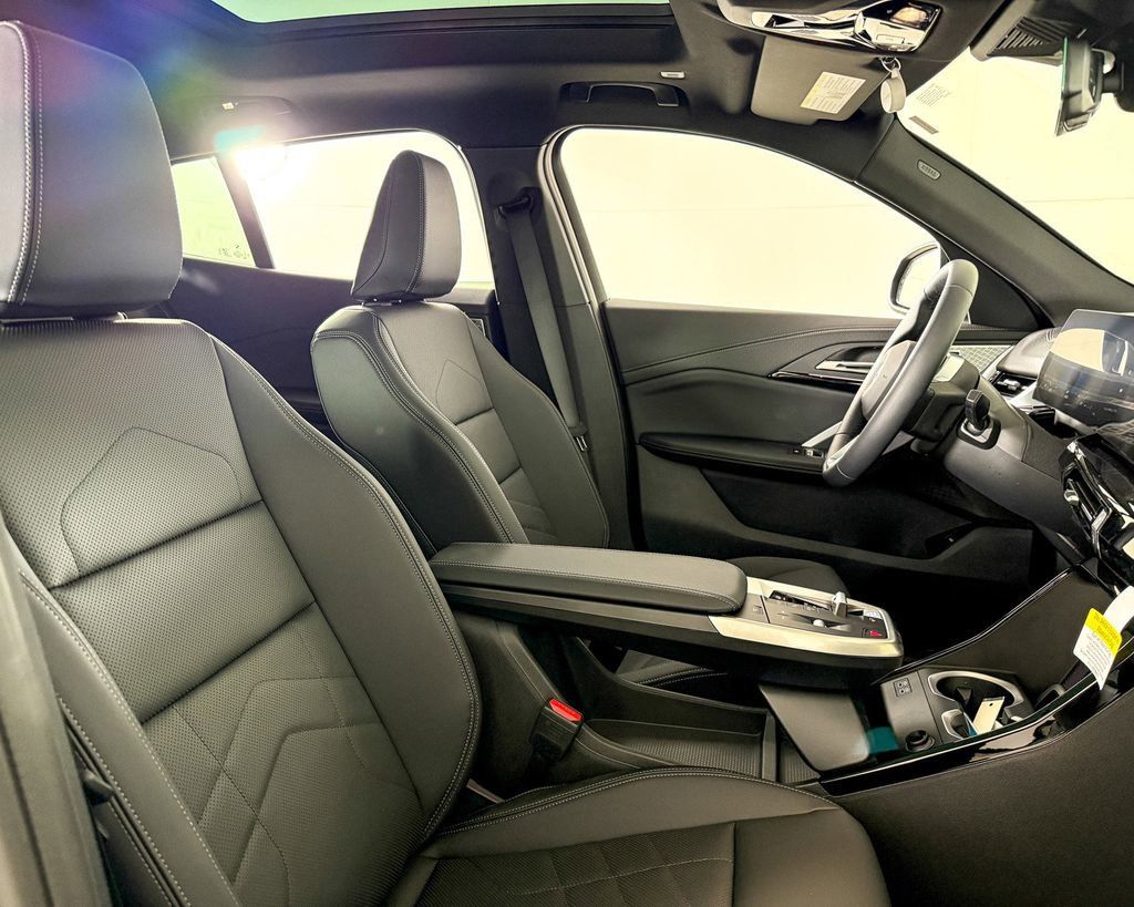 Thumbnail: 2025 BMW X2 - 10