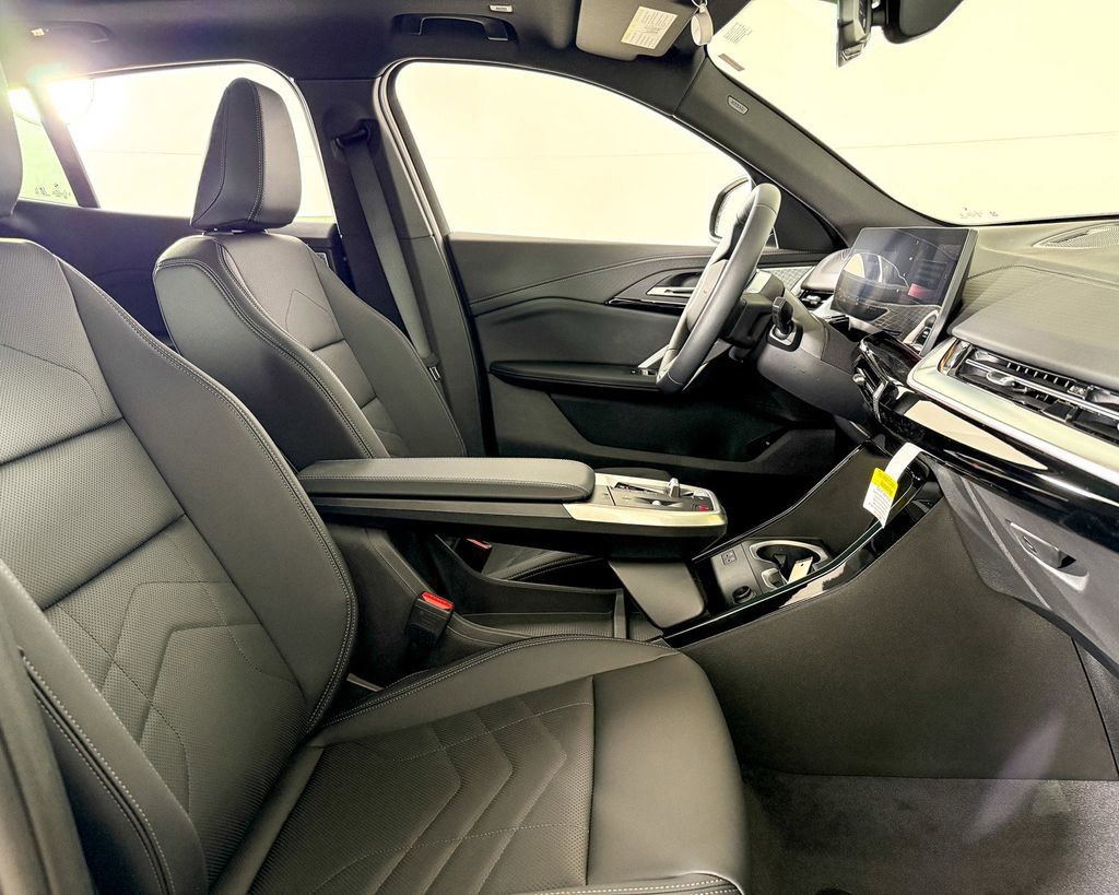 Thumbnail: 2025 BMW X2 - 11