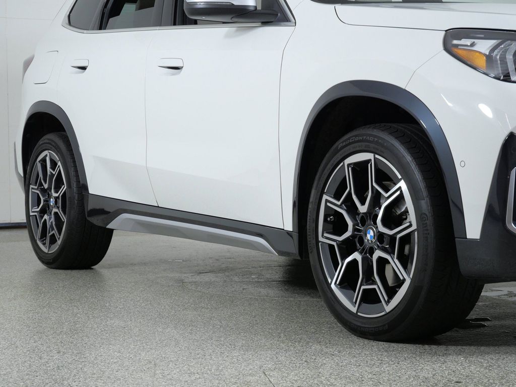 Thumbnail: 2023 BMW X1 - 8