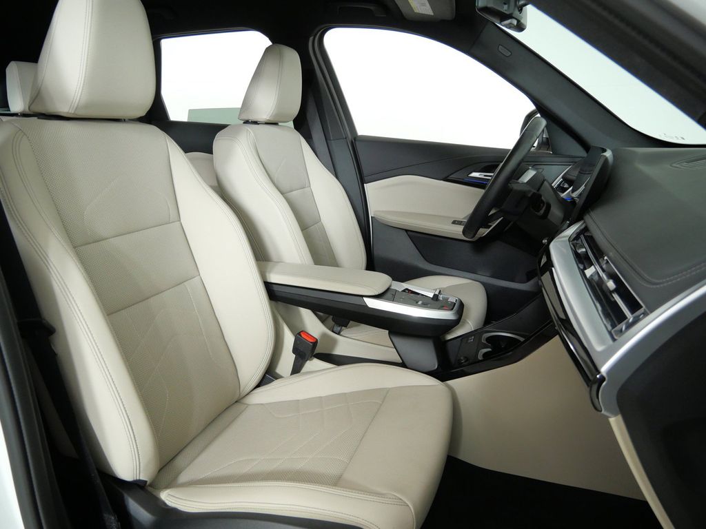 Thumbnail: 2023 BMW X1 - 9