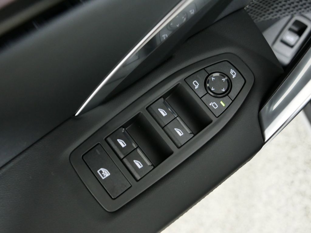 2025 BMW X1 xDrive28i 37