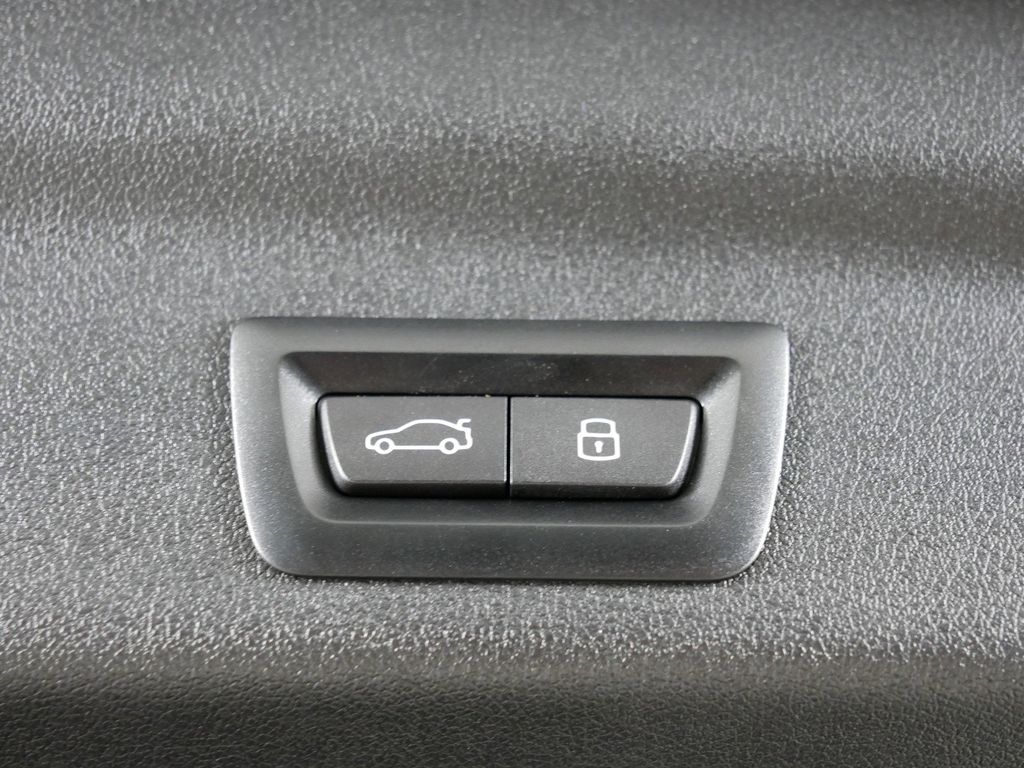 2025 BMW X1 xDrive28i 32
