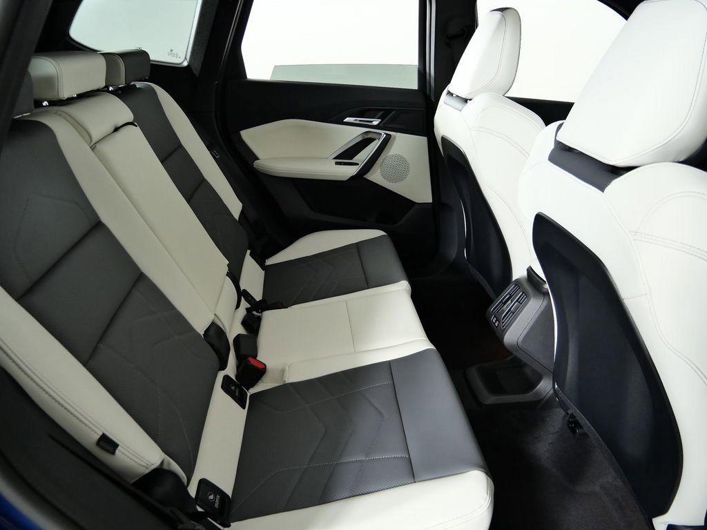 Thumbnail: 2026 BMW X1 - 10