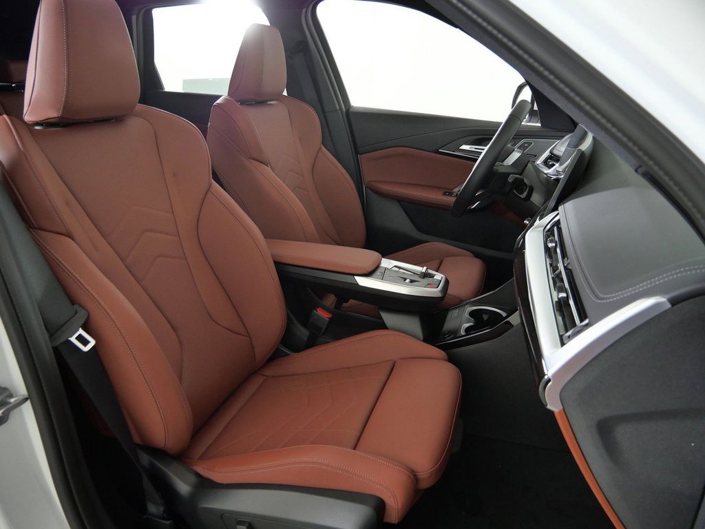 Thumbnail: 2026 BMW X1 - 10