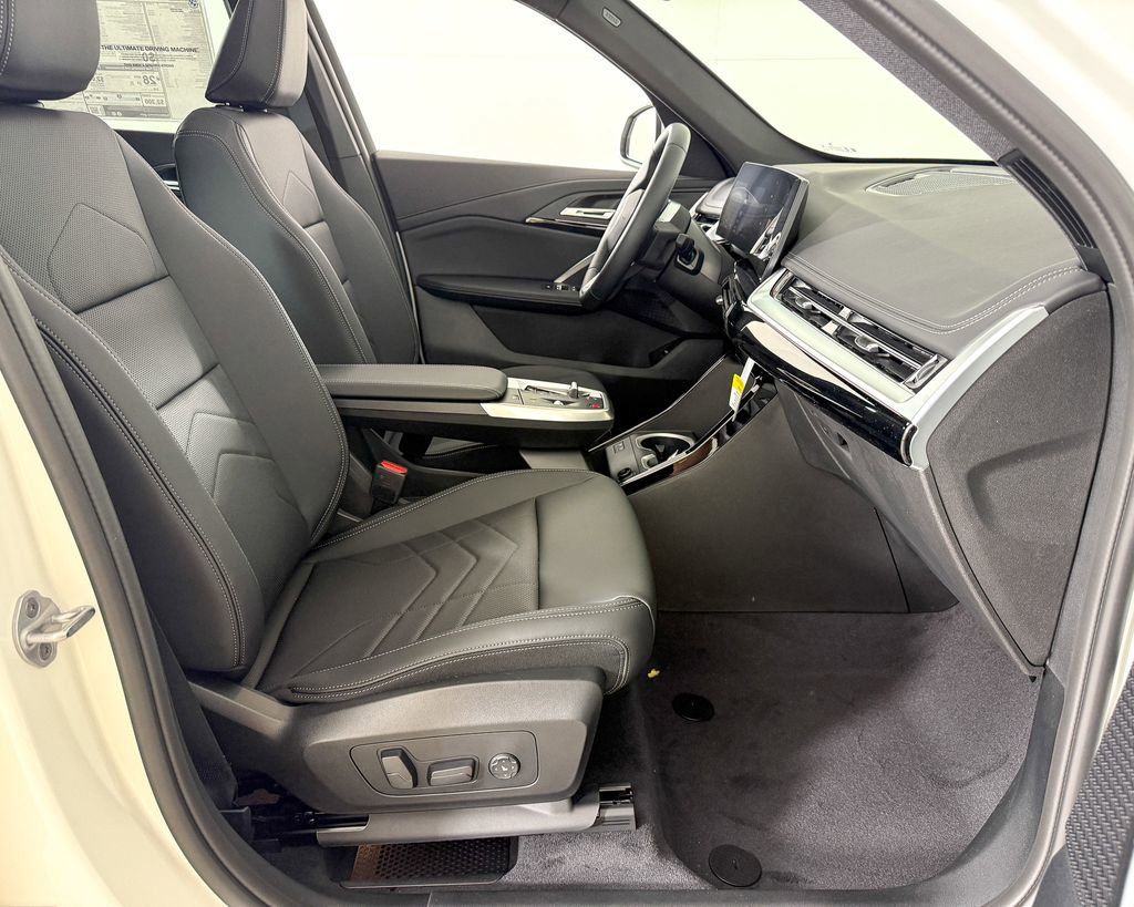 Thumbnail: 2025 BMW X1 - 10