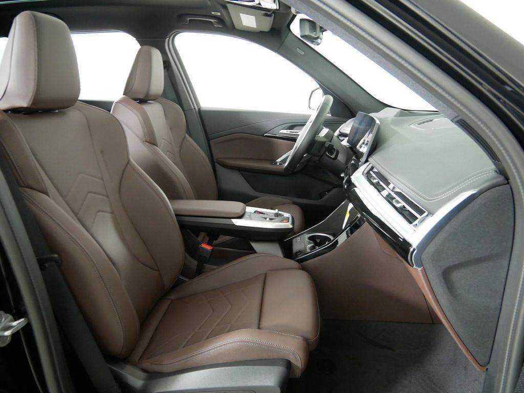 Thumbnail: 2025 BMW X1 - 10