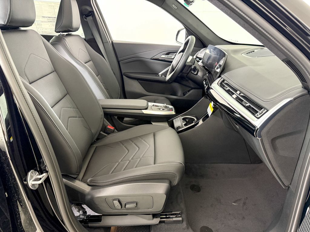 Thumbnail: 2025 BMW X1 - 10