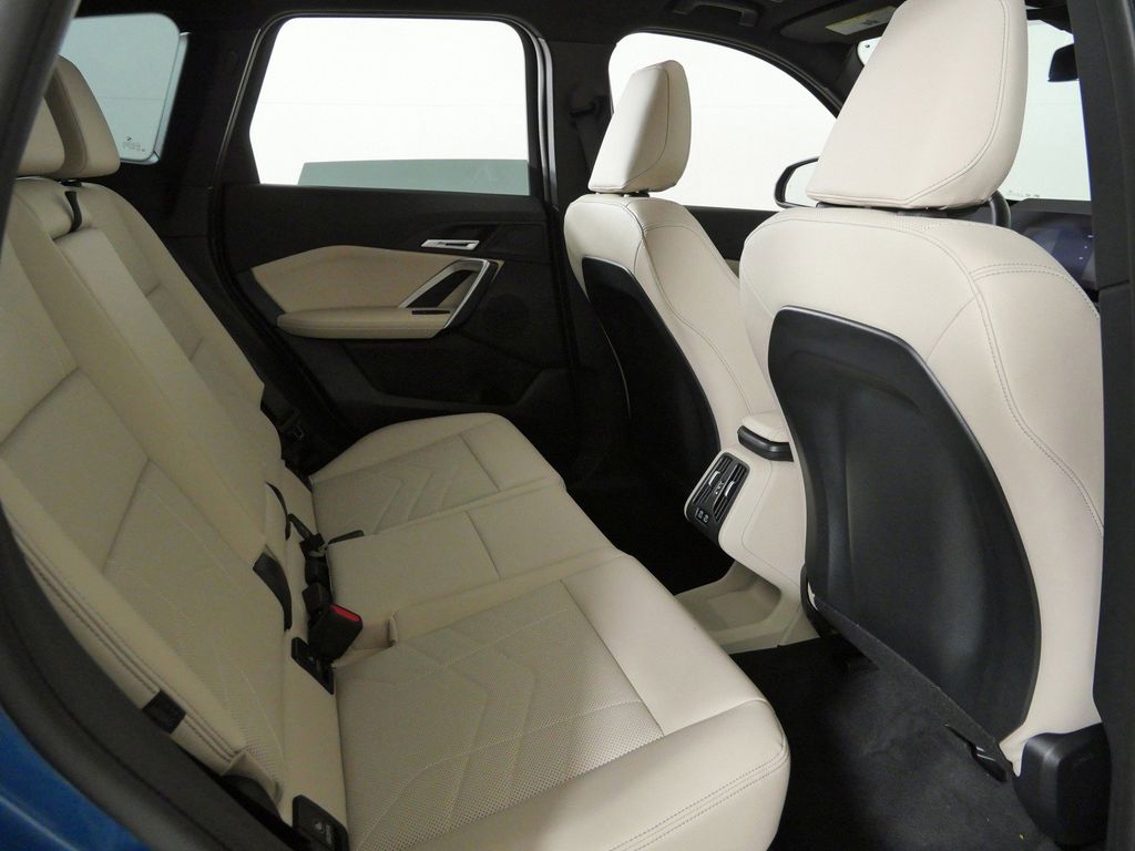 Thumbnail: 2025 BMW X1 - 11