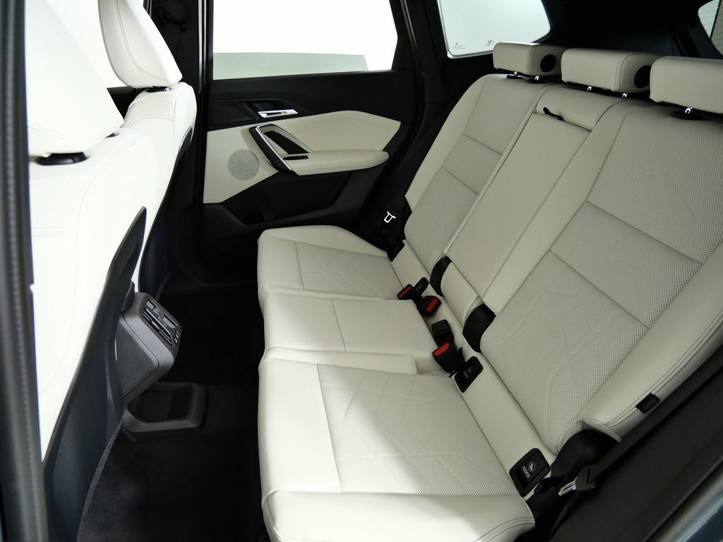 Thumbnail: 2026 BMW X1 - 32