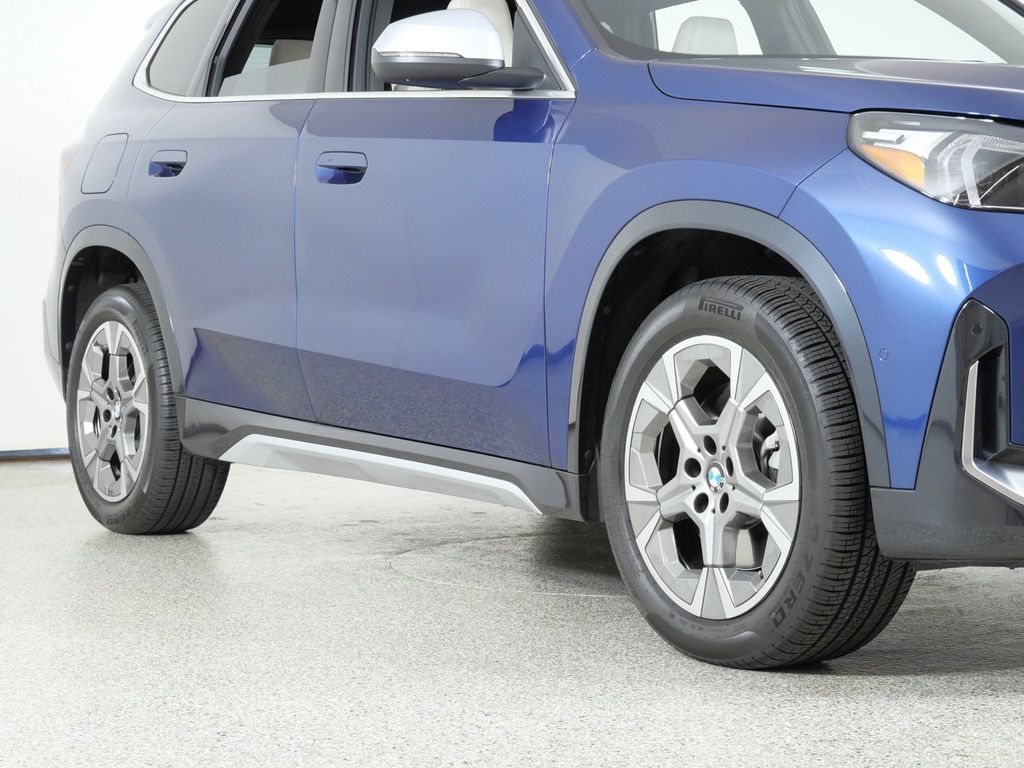 Thumbnail: 2023 BMW X1 - 8