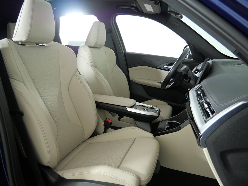Thumbnail: 2023 BMW X1 - 10