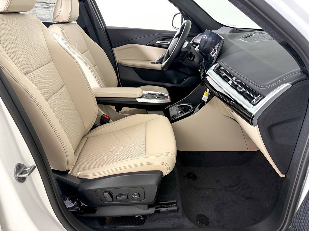 Thumbnail: 2025 BMW X1 - 10