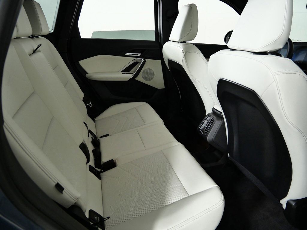 Thumbnail: 2026 BMW X1 - 11