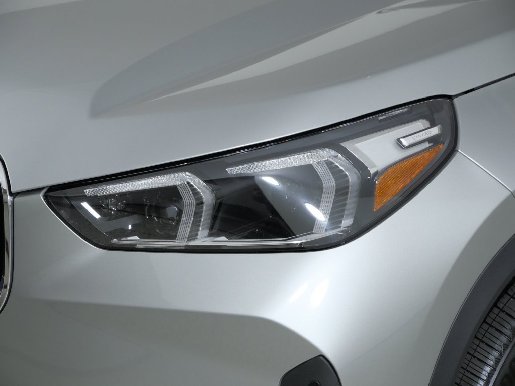 Thumbnail: 2023 BMW X1 - 16