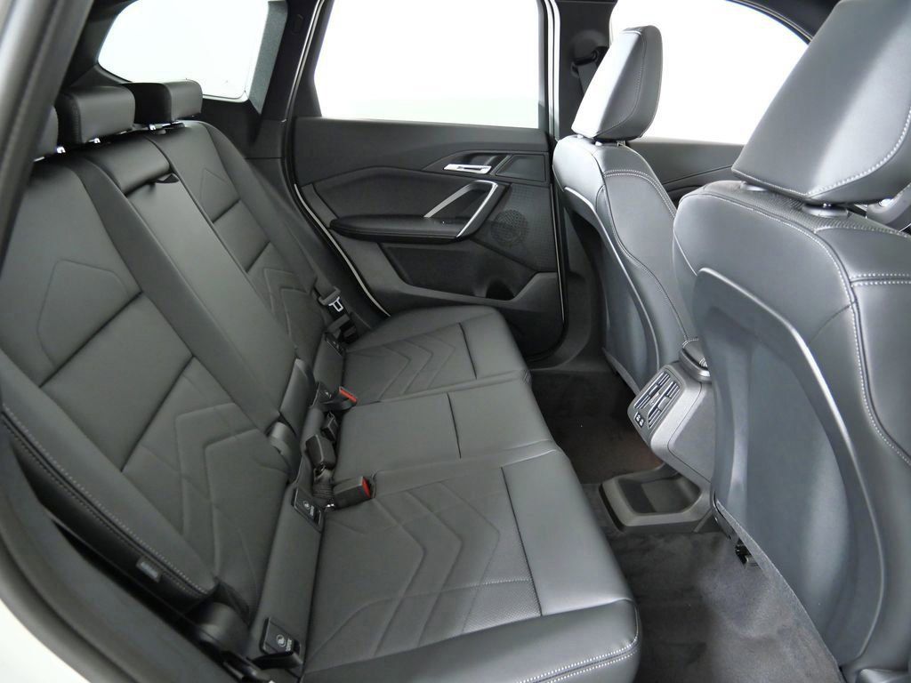 Thumbnail: 2026 BMW X1 - 10