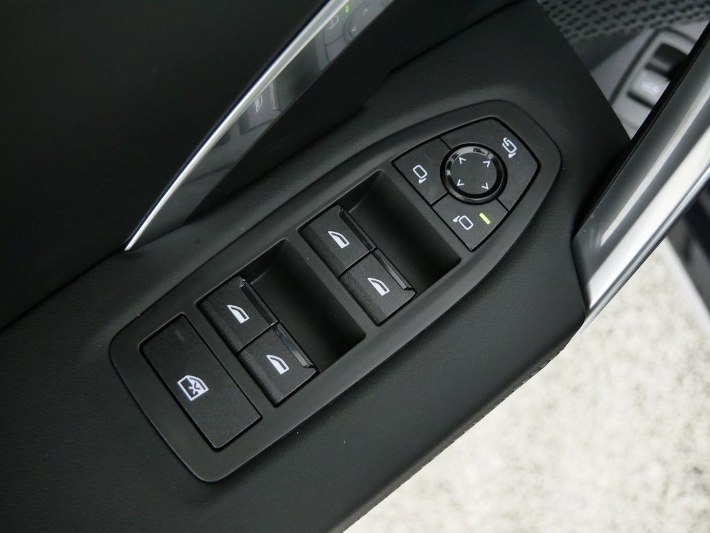 2025 BMW X1 xDrive28i 37