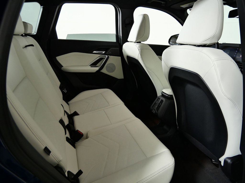 Thumbnail: 2026 BMW X1 - 10