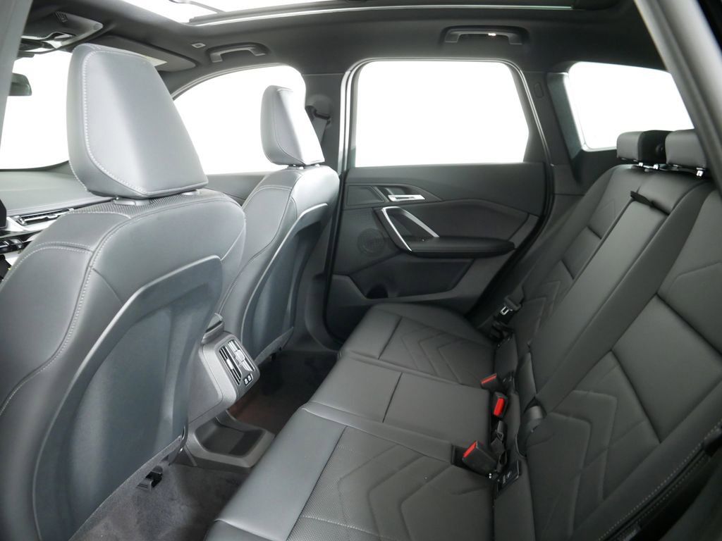 Thumbnail: 2025 BMW X1 - 33