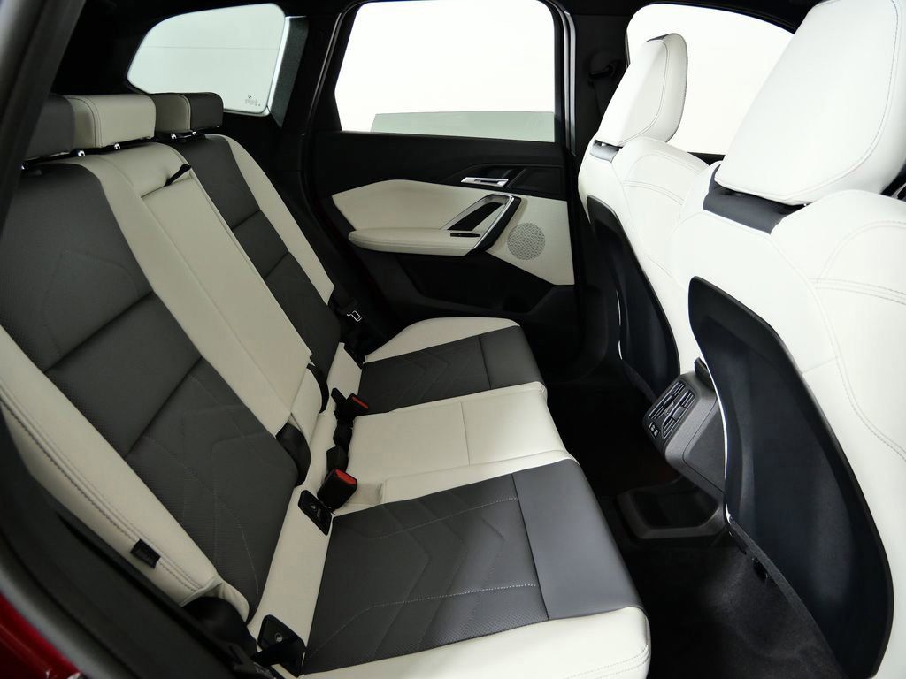 Thumbnail: 2026 BMW X1 - 10