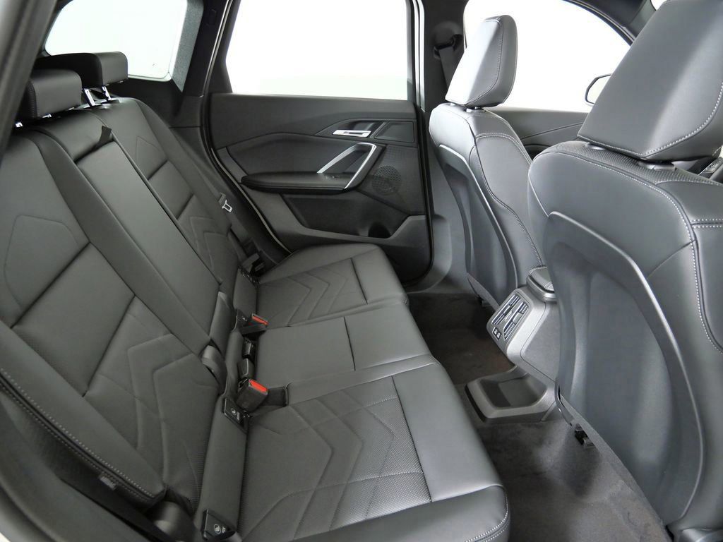 Thumbnail: 2026 BMW X1 - 10