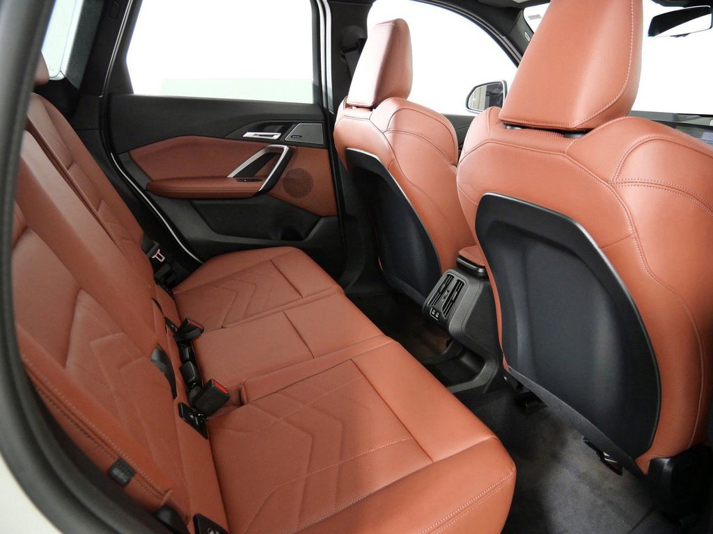 Thumbnail: 2026 BMW X1 - 10