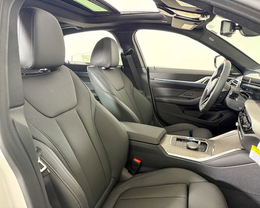 Thumbnail: 2025 BMW i4 - 10