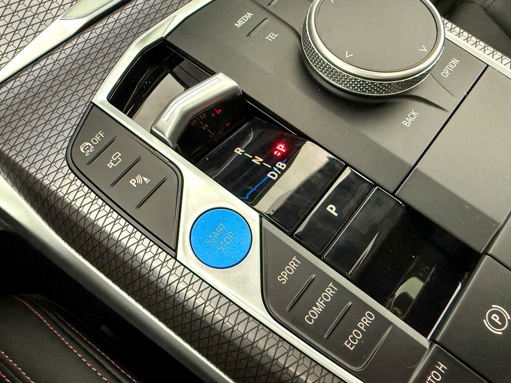 Thumbnail: 2025 BMW i4 - 9