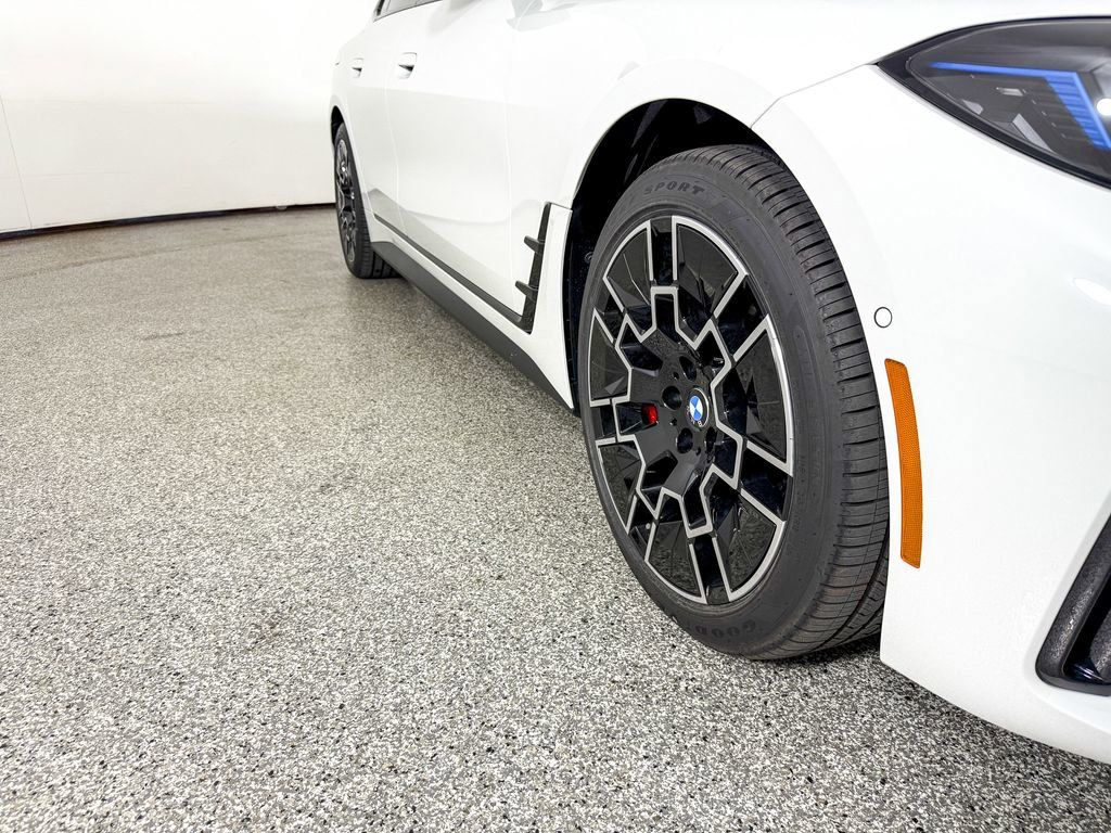 Thumbnail: 2025 BMW i4 - 8