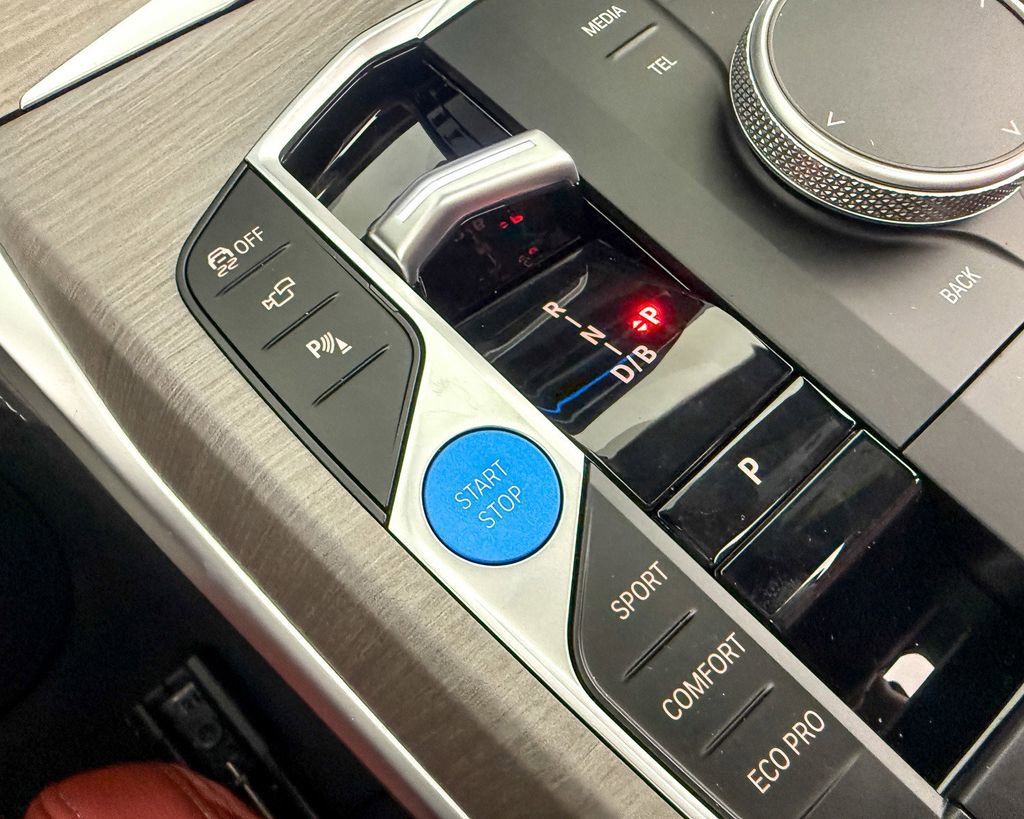 Thumbnail: 2025 BMW i4 - 9