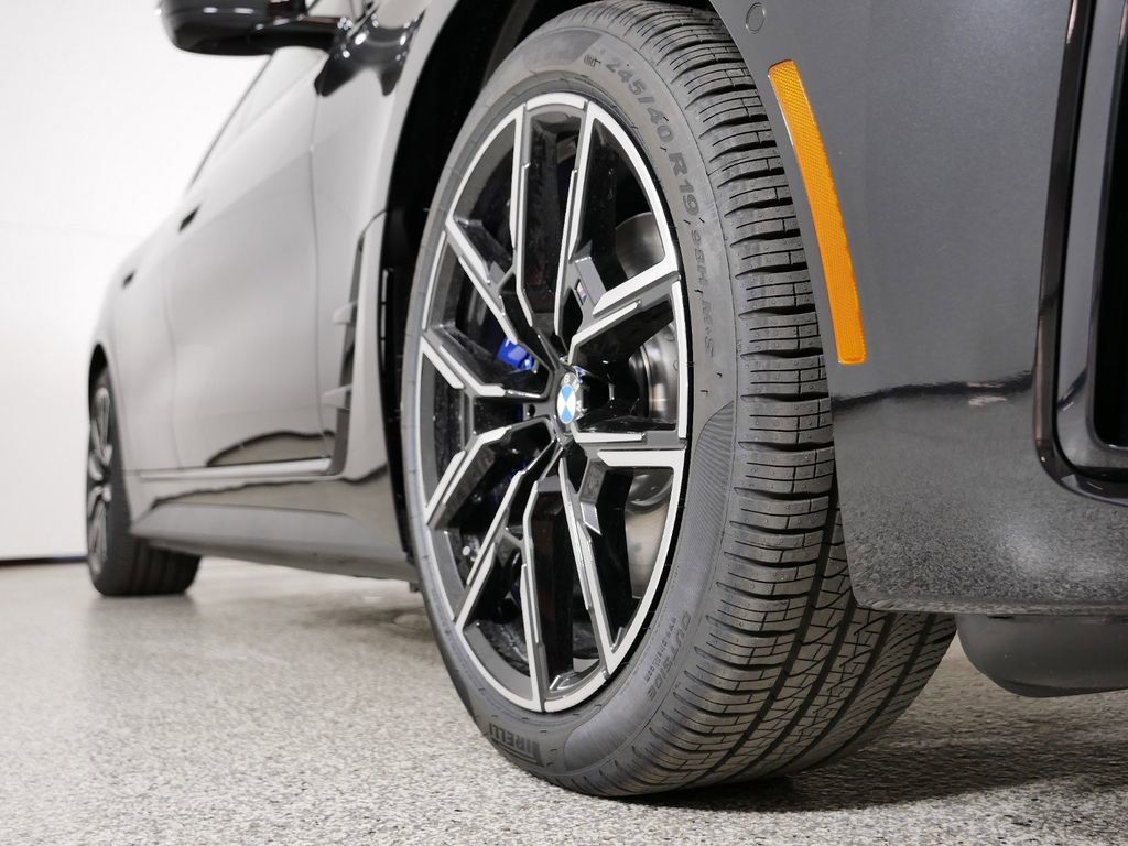 Thumbnail: 2025 BMW i4 - 8