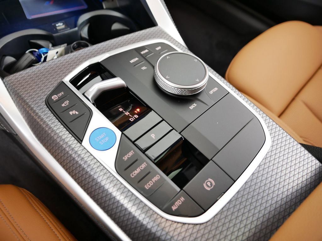 Thumbnail: 2025 BMW i4 - 14