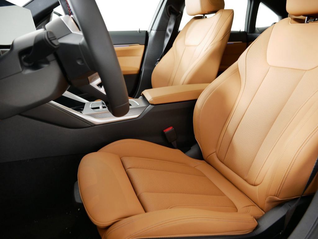Thumbnail: 2025 BMW i4 - 10