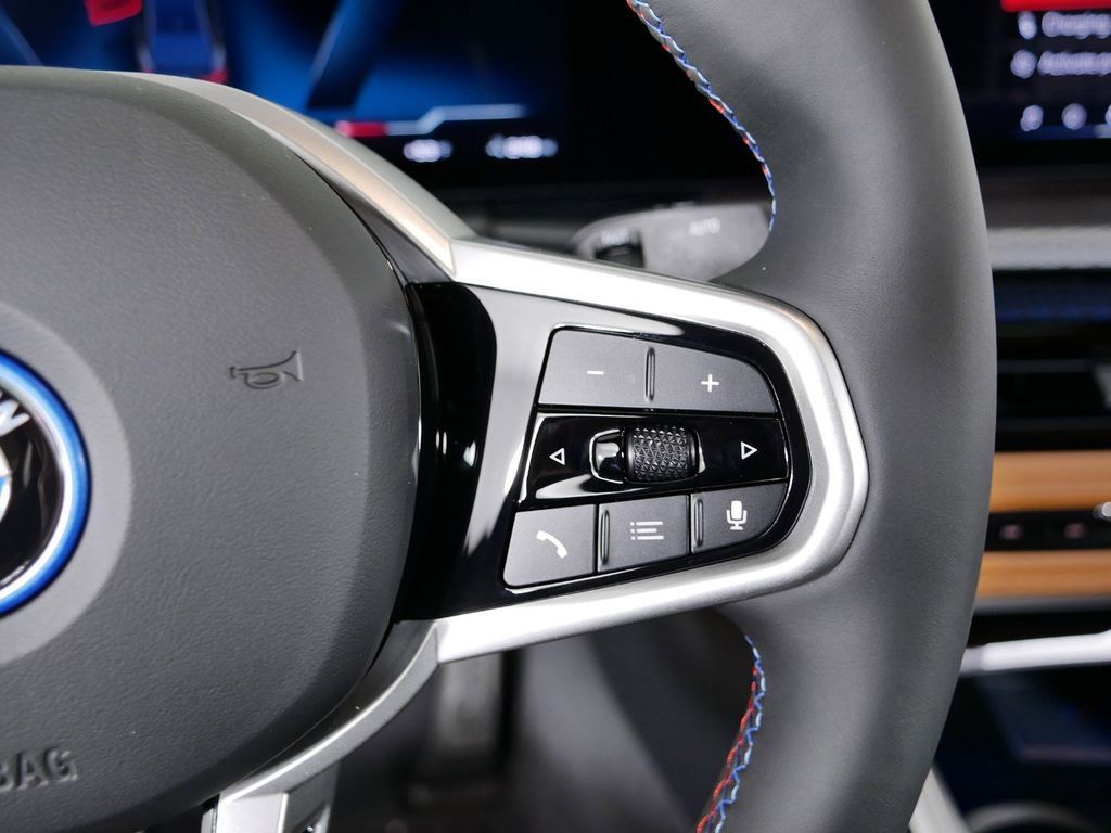 Thumbnail: 2025 BMW i4 - 35
