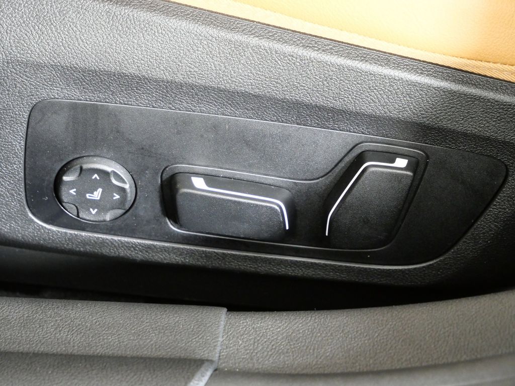 Thumbnail: 2025 BMW i4 - 43