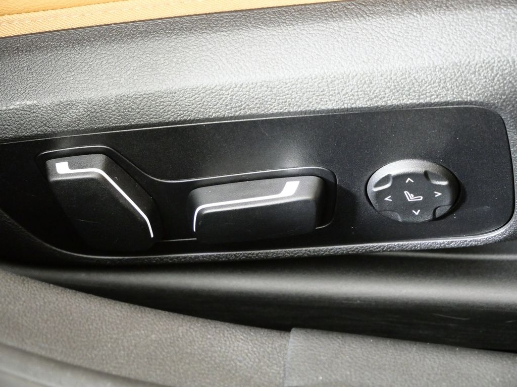 Thumbnail: 2025 BMW i4 - 30