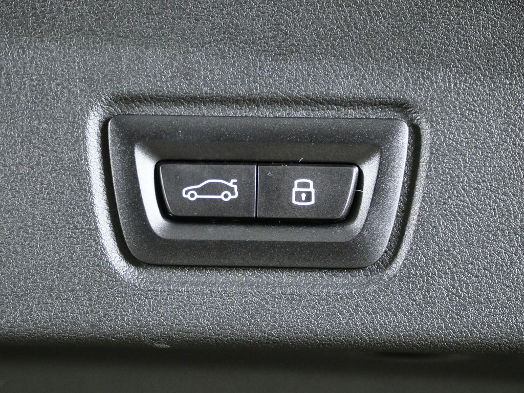 Thumbnail: 2025 BMW i4 - 34