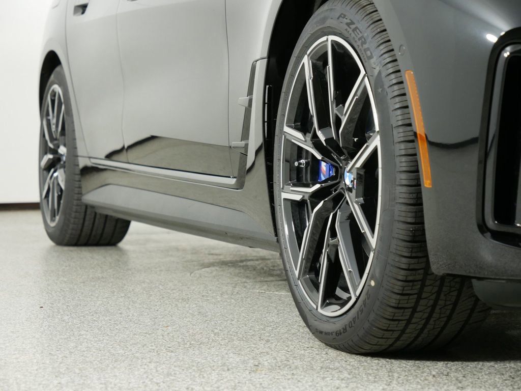 Thumbnail: 2025 BMW i4 - 8