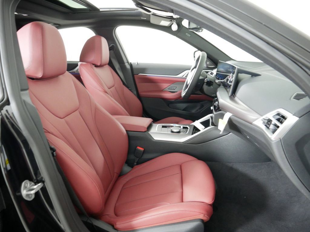 Thumbnail: 2025 BMW i4 - 9